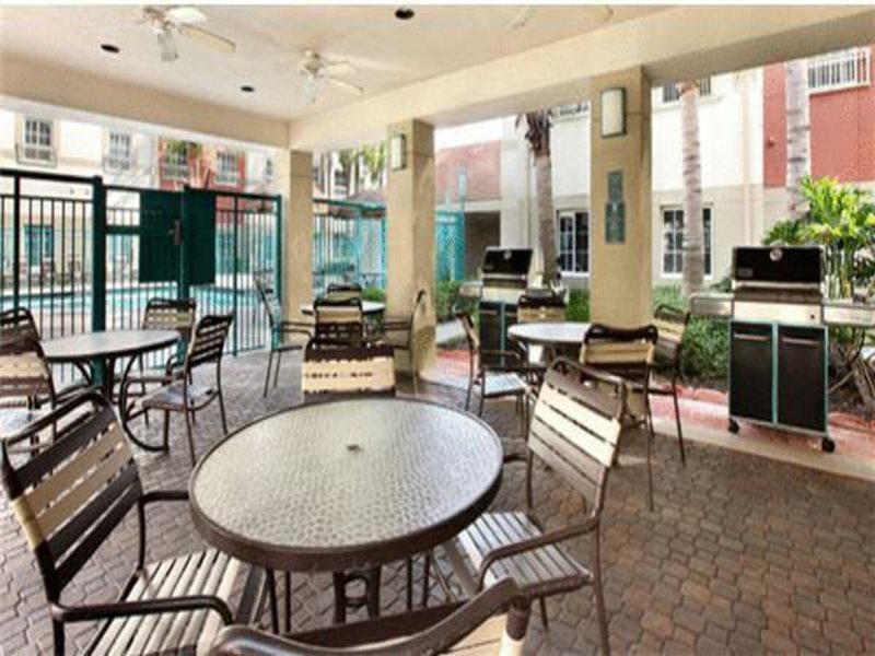 Hyatt House Airport 3*