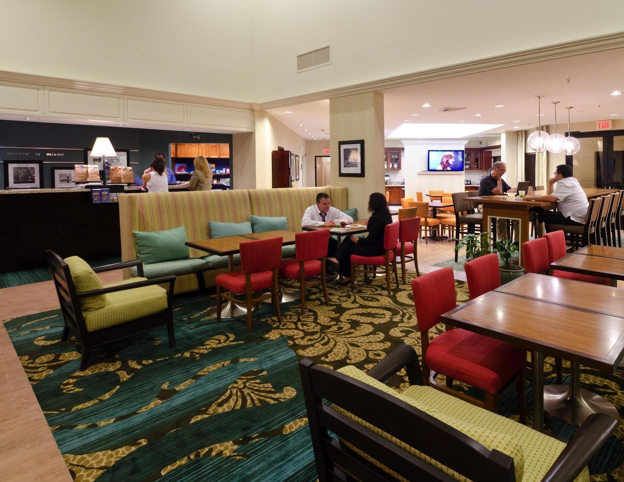 Hampton & Miami-doral Dolphin Mall Hotel Miami