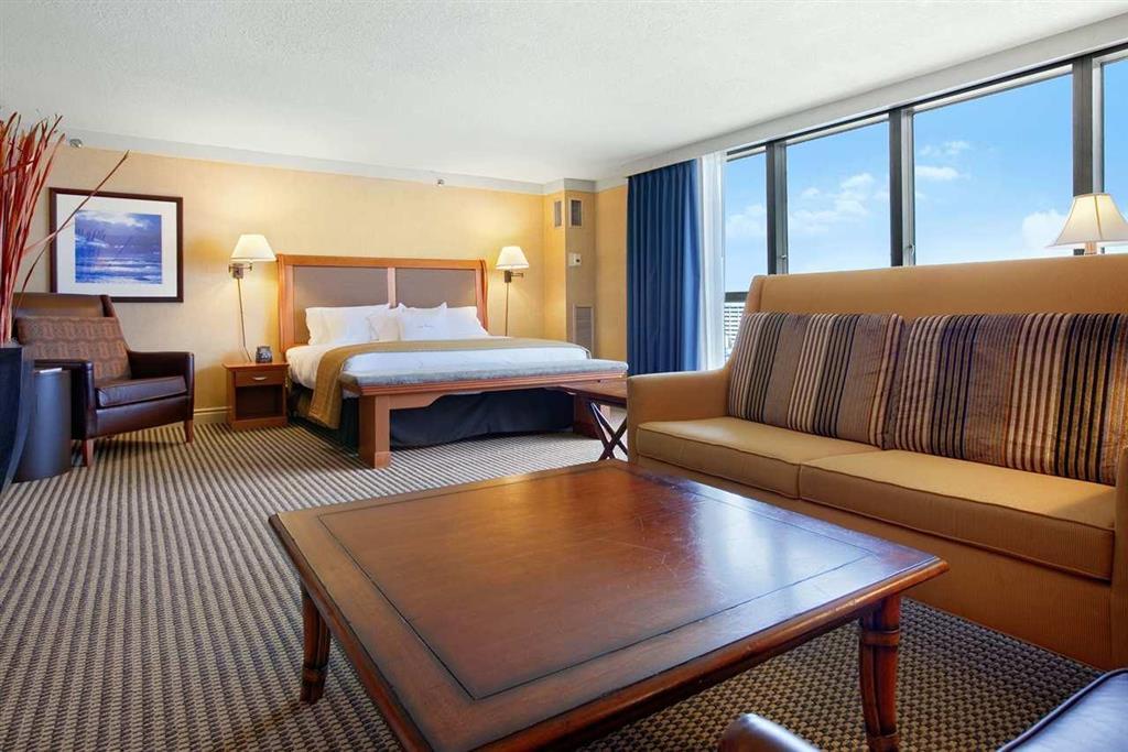 Hotel Doubletree By Hilton Airport & Convention Center 4*
