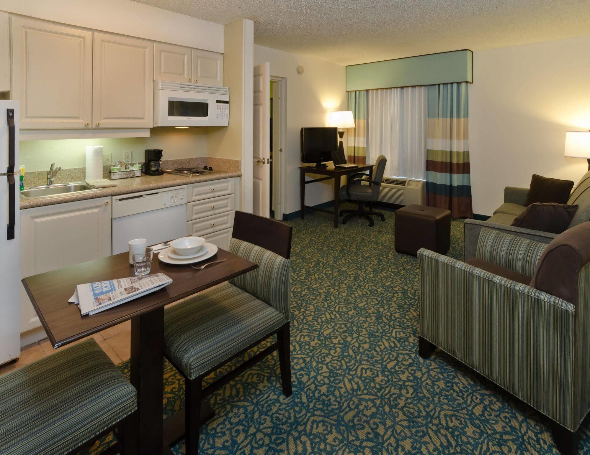 Hampton & Miami-doral Dolphin Mall Hotel