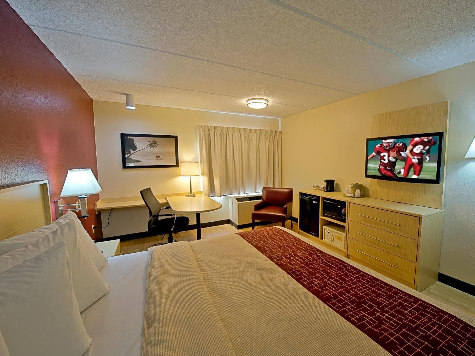 Red Roof Airport Hotel 2*
