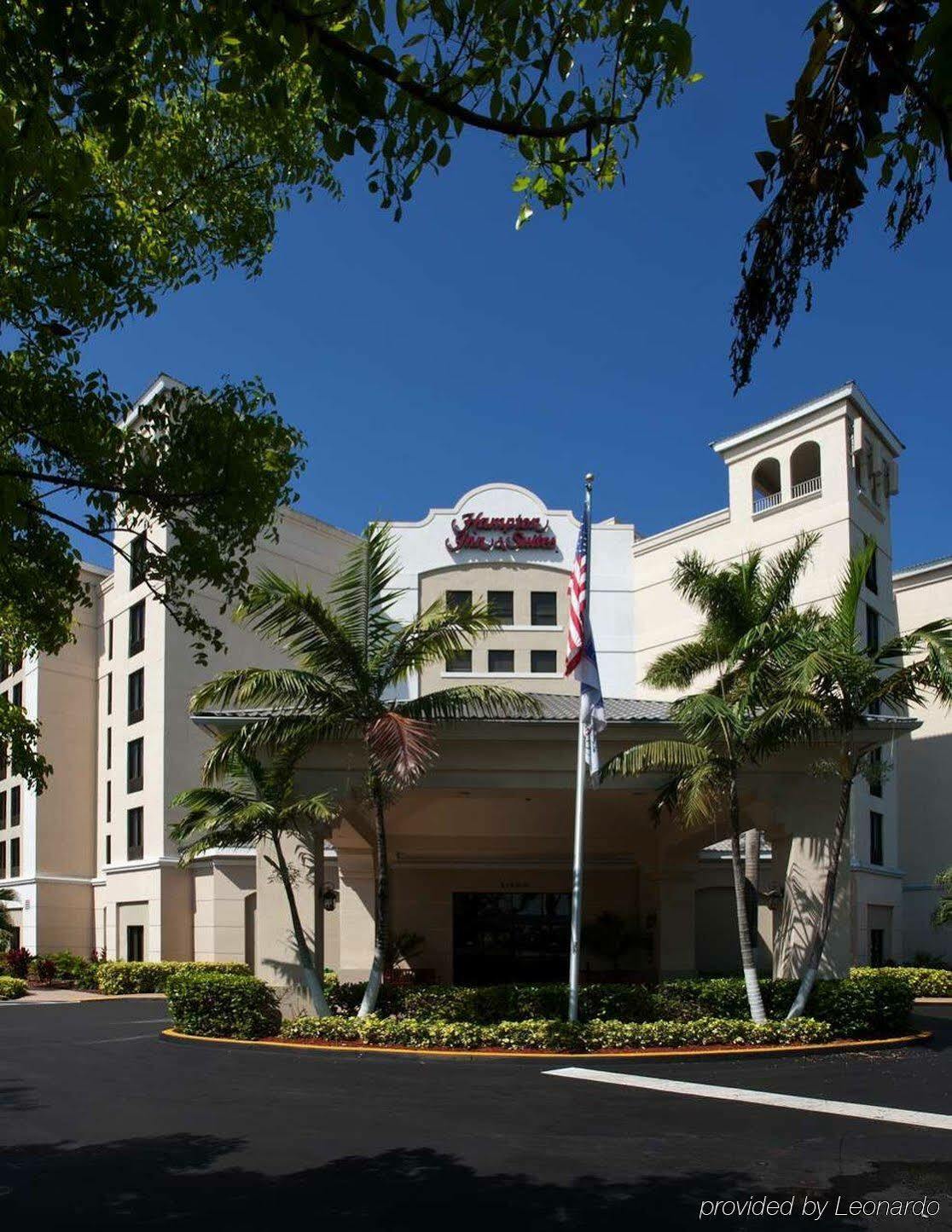 Hampton & Miami-doral Dolphin Mall 3*
