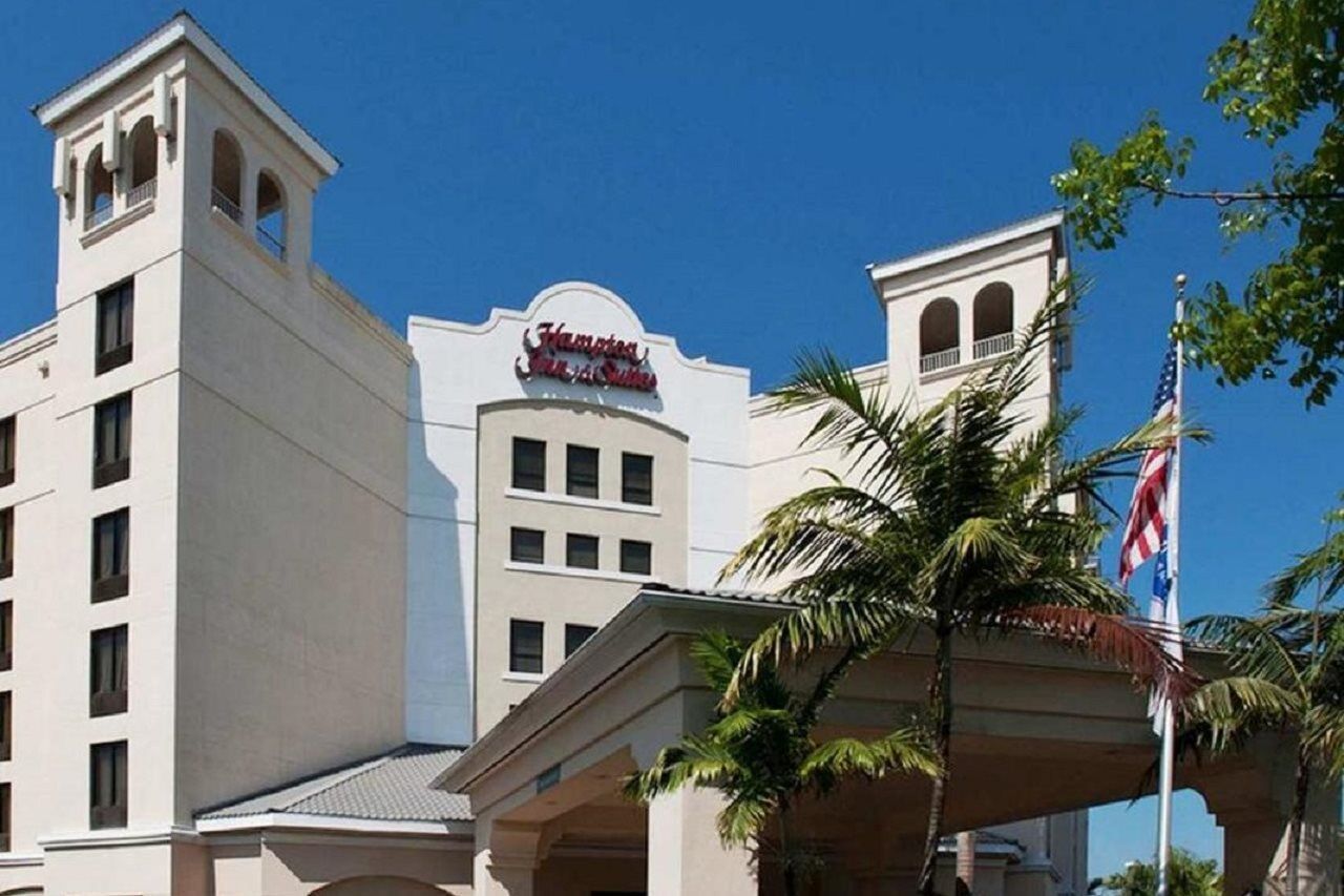 Hampton & Miami-doral Dolphin Mall 3*