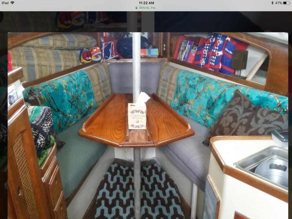 Botel Classic Sailboat 30'