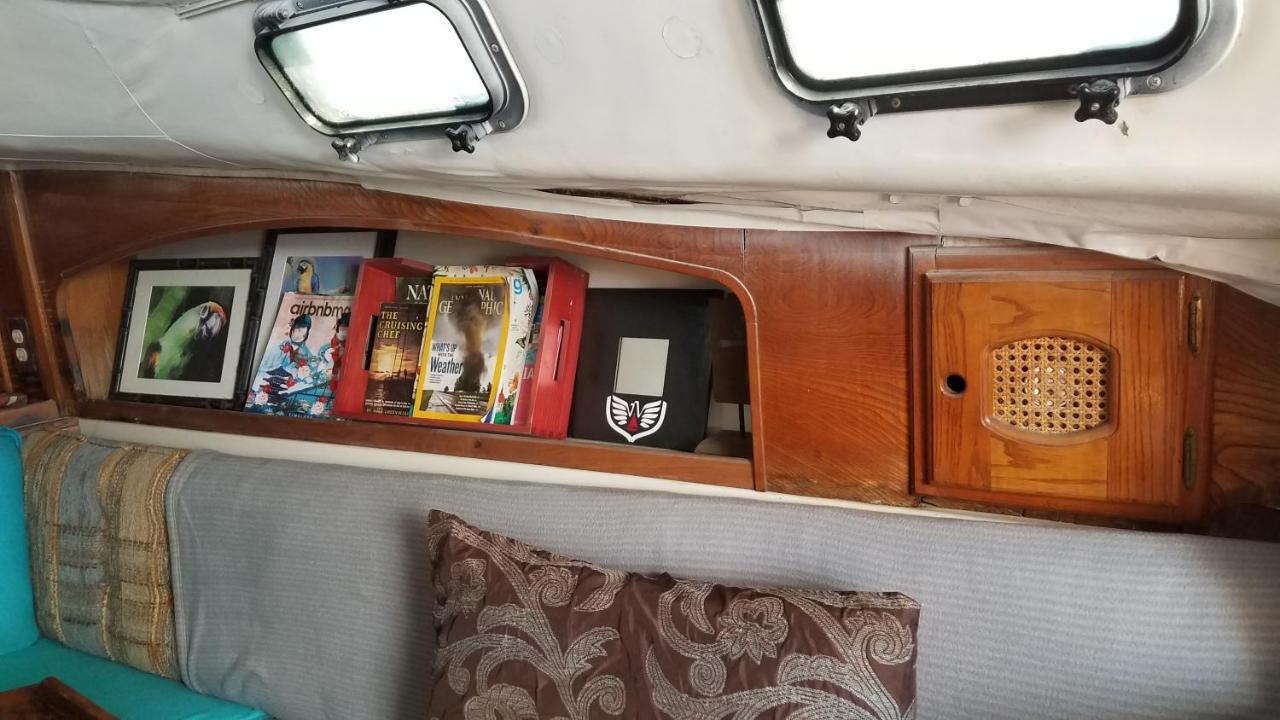 Botel Classic Sailboat 30' Miami