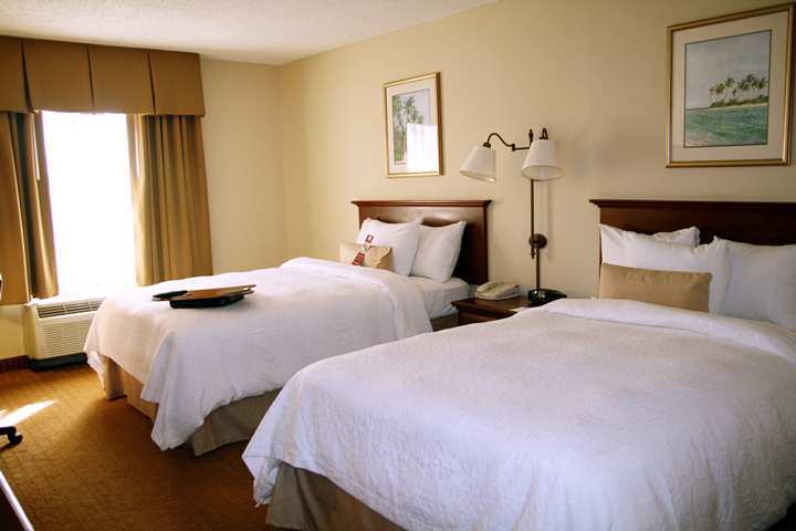 Hampton & Miami-doral Dolphin Mall 3*